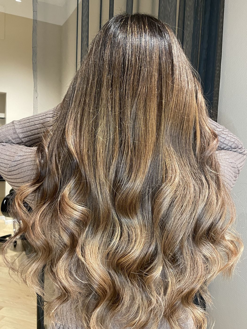 Brun balayage i bølger